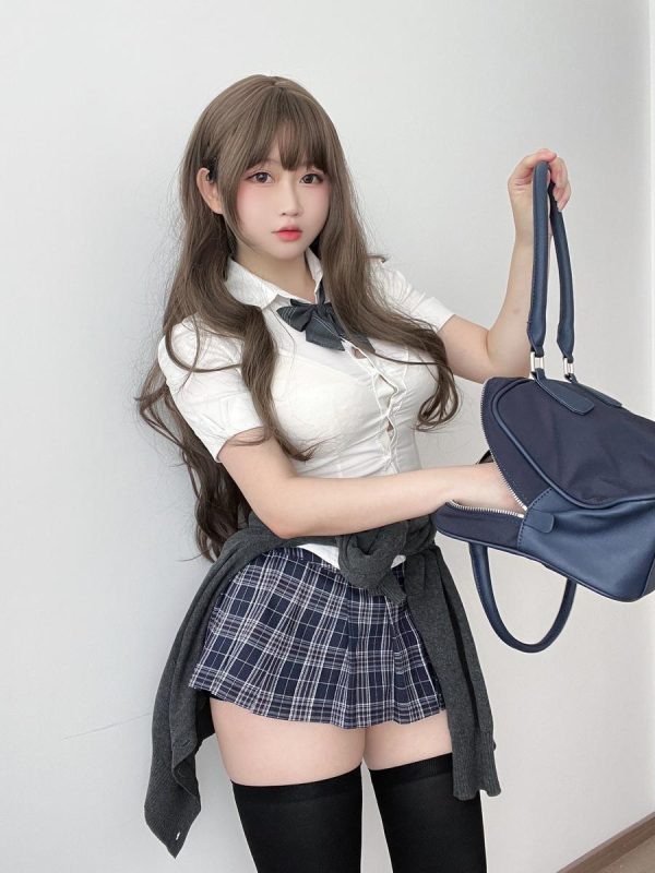 是依酱呀 No.070 – 学姐的日常 [35P 3V]-Zos次元社