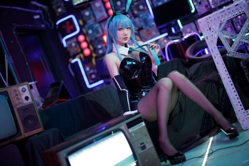 周叽是可爱兔兔 No.039-树城兔女郎 [28P]-Zos次元社