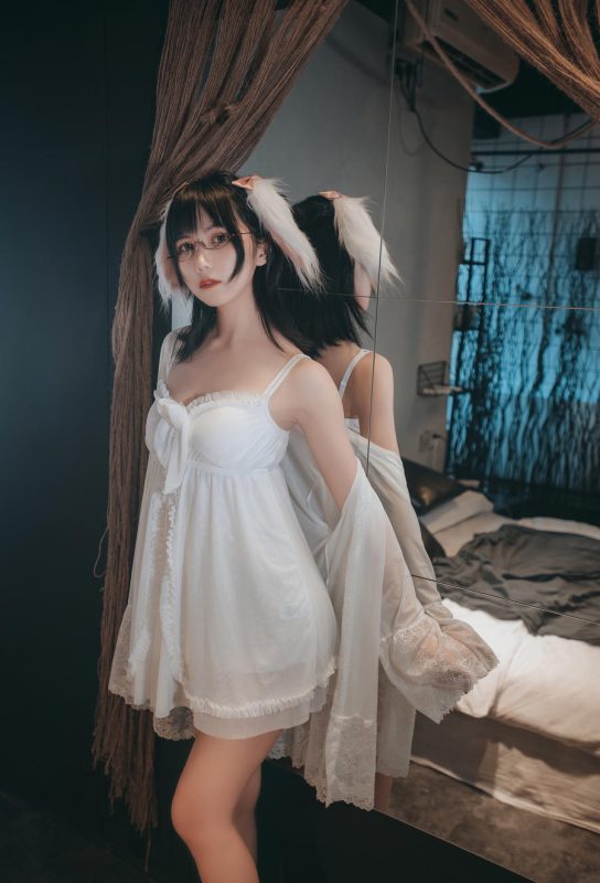 枸名(逐月su) No.018 – 睡衣兔子 [28P]-Zos次元社