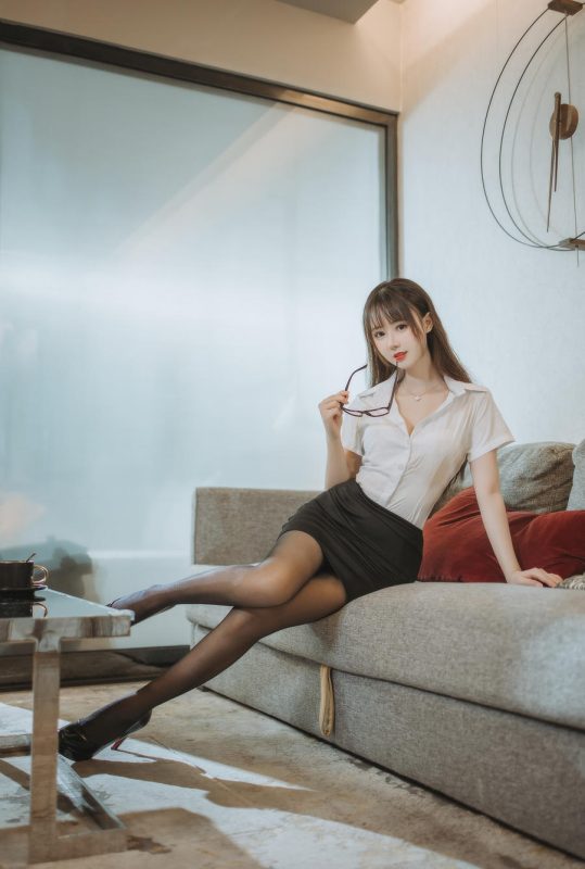 羽生三未 No.015 – 黑丝包臀OL [40P]-Zos次元社