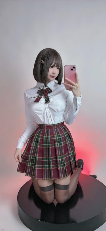 miko酱ww[ No.044 – 红色JK [13P]-Zos次元社