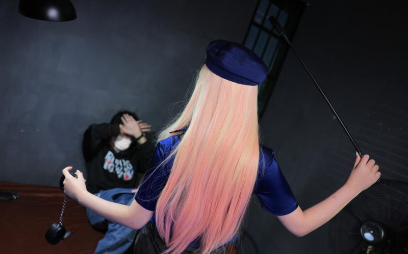 杏仁曲奇 No.009 – 喜多川海梦 女警 [14P]-Zos次元社