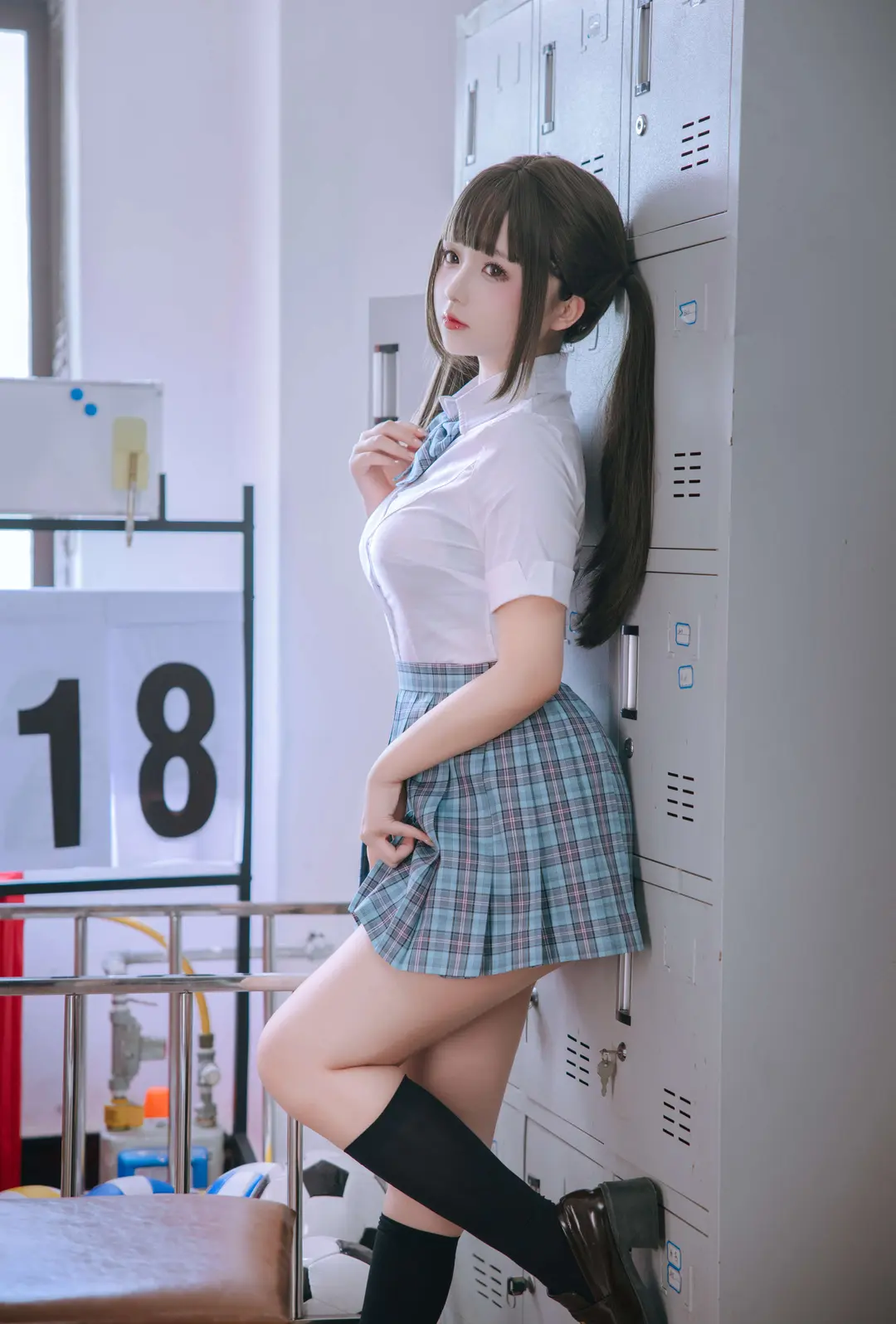 日奈娇 – 更衣室 131P