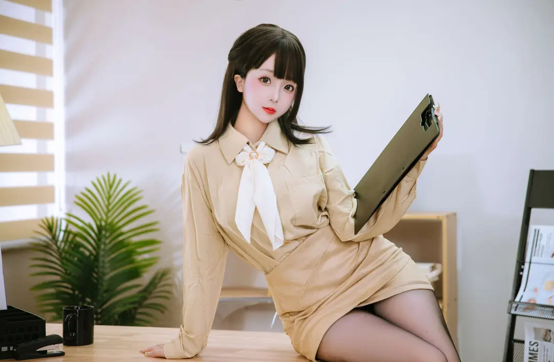 日奈娇 – 秘书 177P