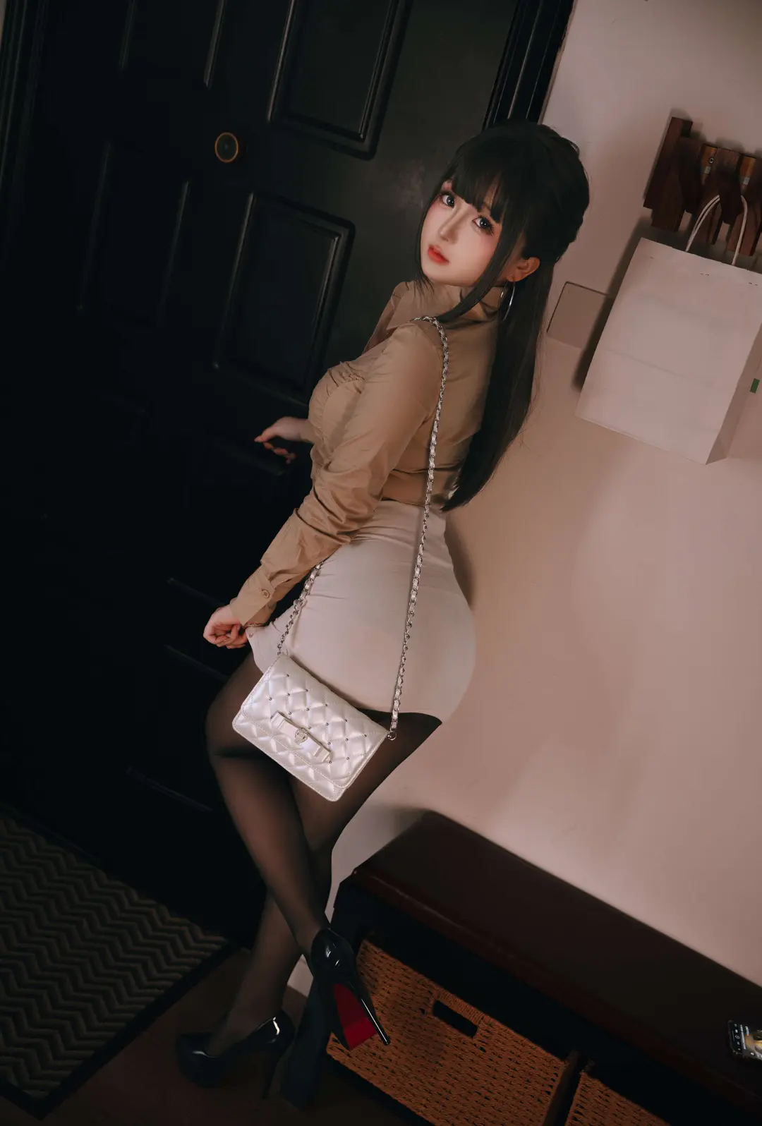 日奈娇 – 醉酒的同事 228P
