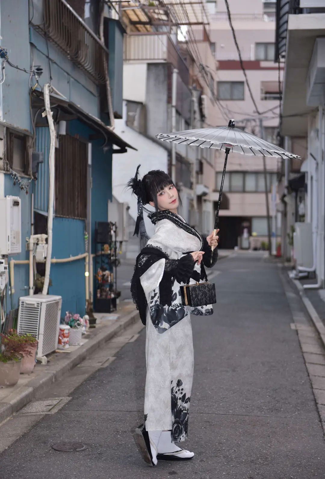 水淼aqua – Black Lace Kimono 70P
