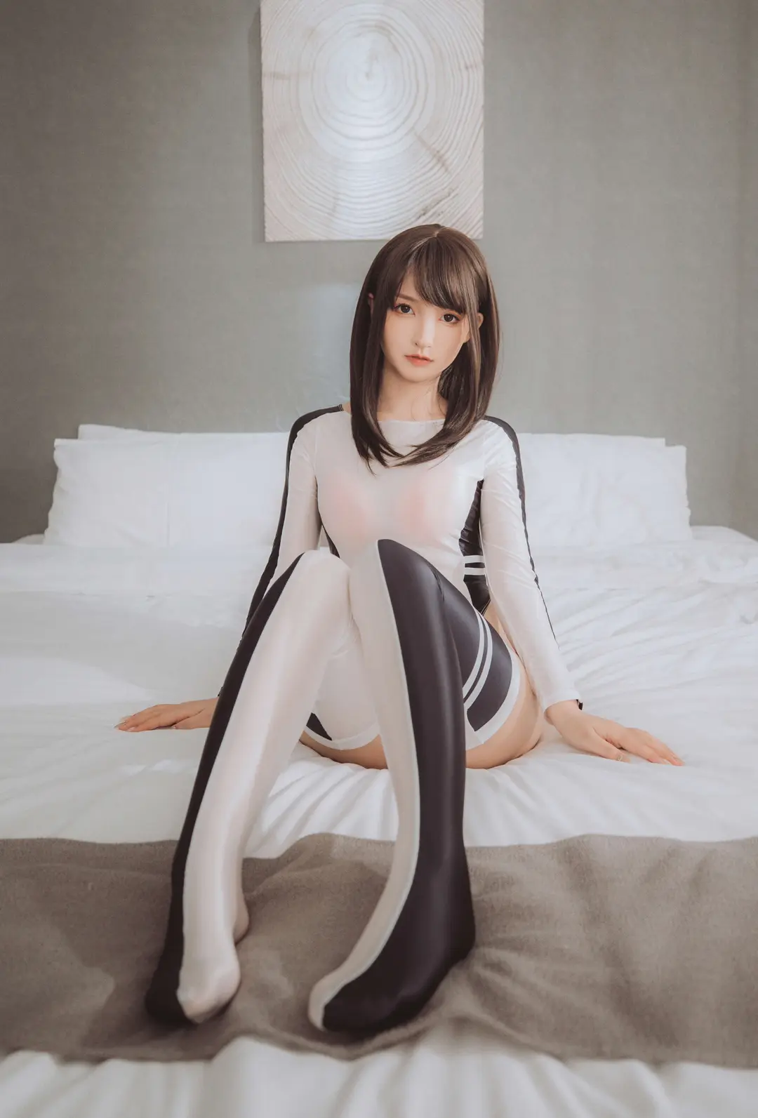 神楽坂真冬 – 绝对企画 苦行修女《許しの日》 150P