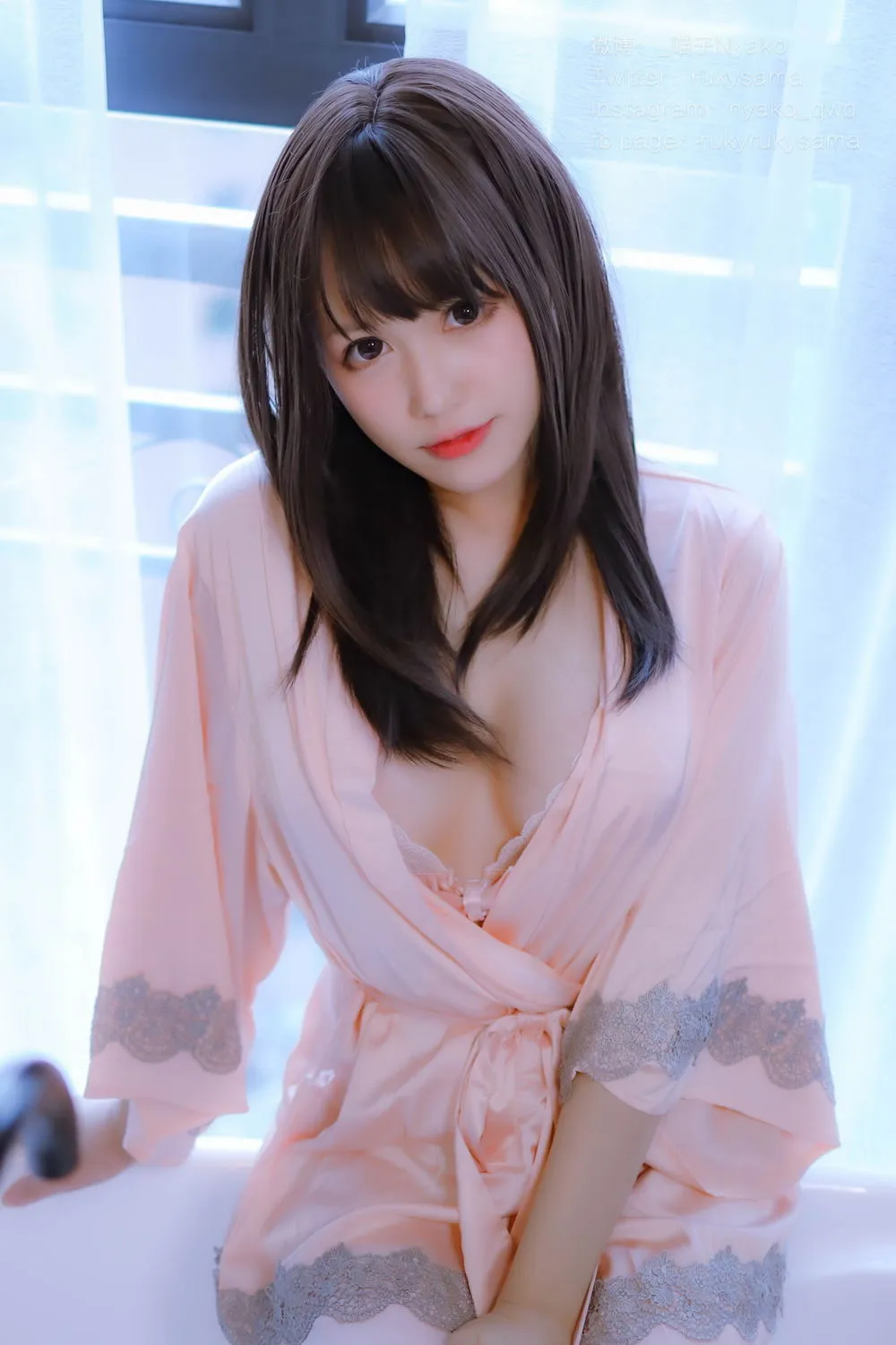 Nyako喵子 – 妄想彼女との同棲生活2 – 丝绸睡衣 80P
