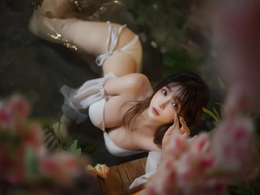 叉子宝宝 – 白泳衣 10P