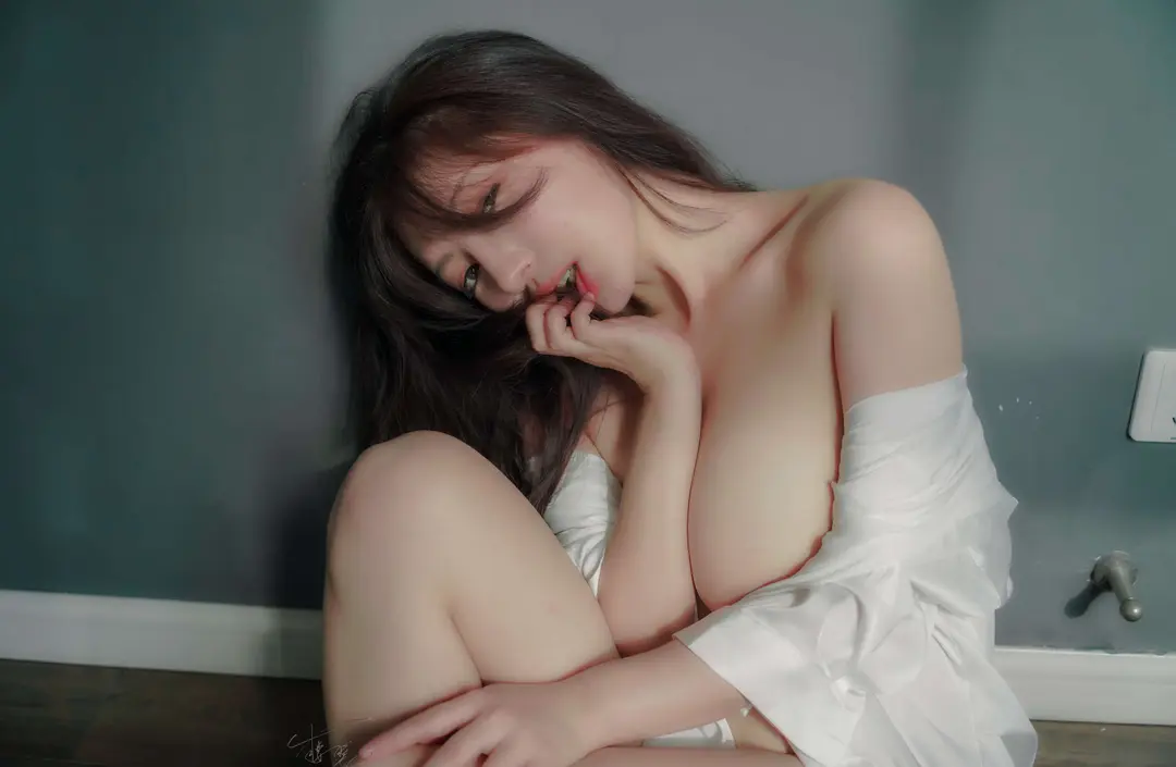 樱晚gigi – 轻拂 20P