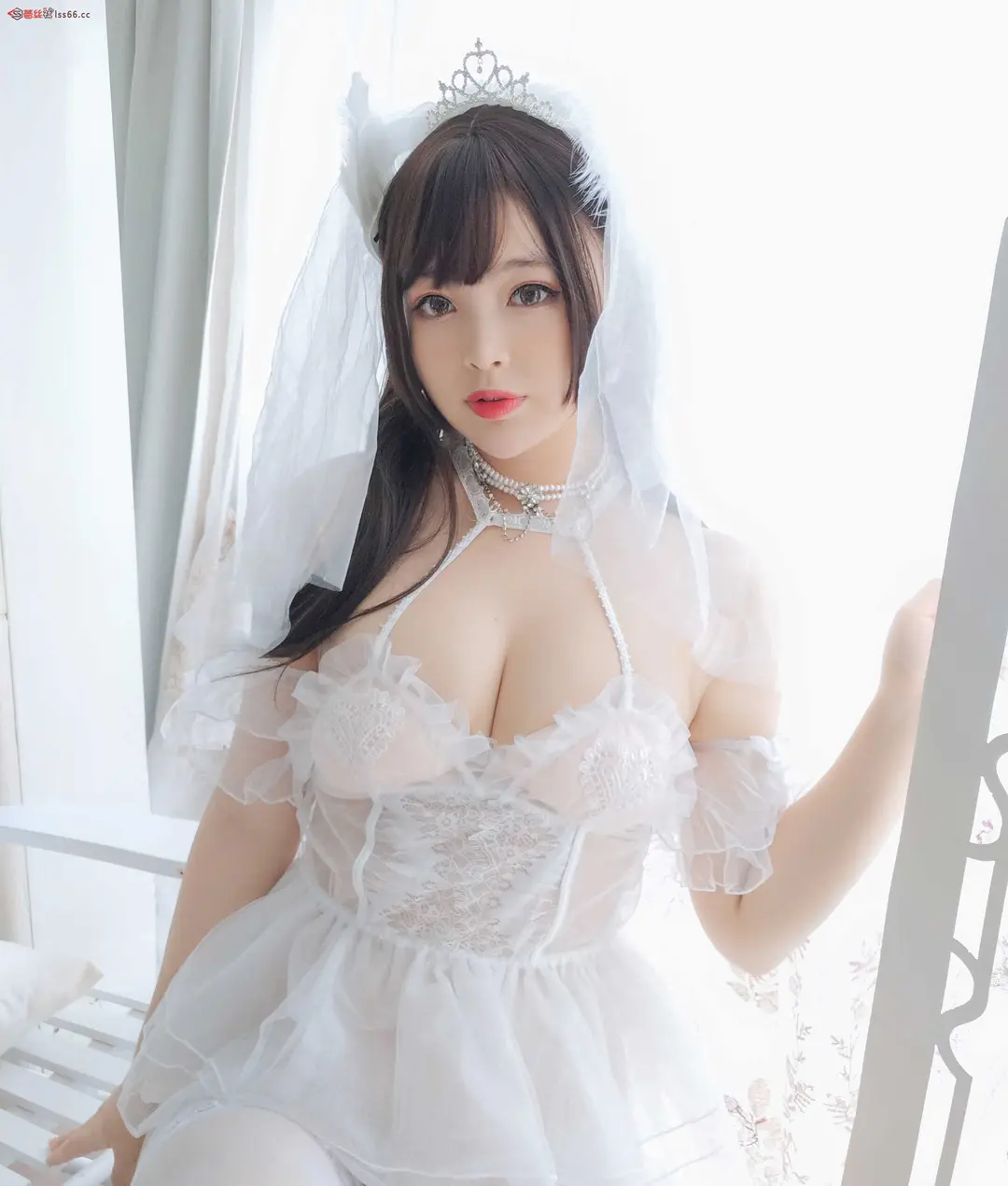 白烨 – 大凤旗袍新年限定 63P