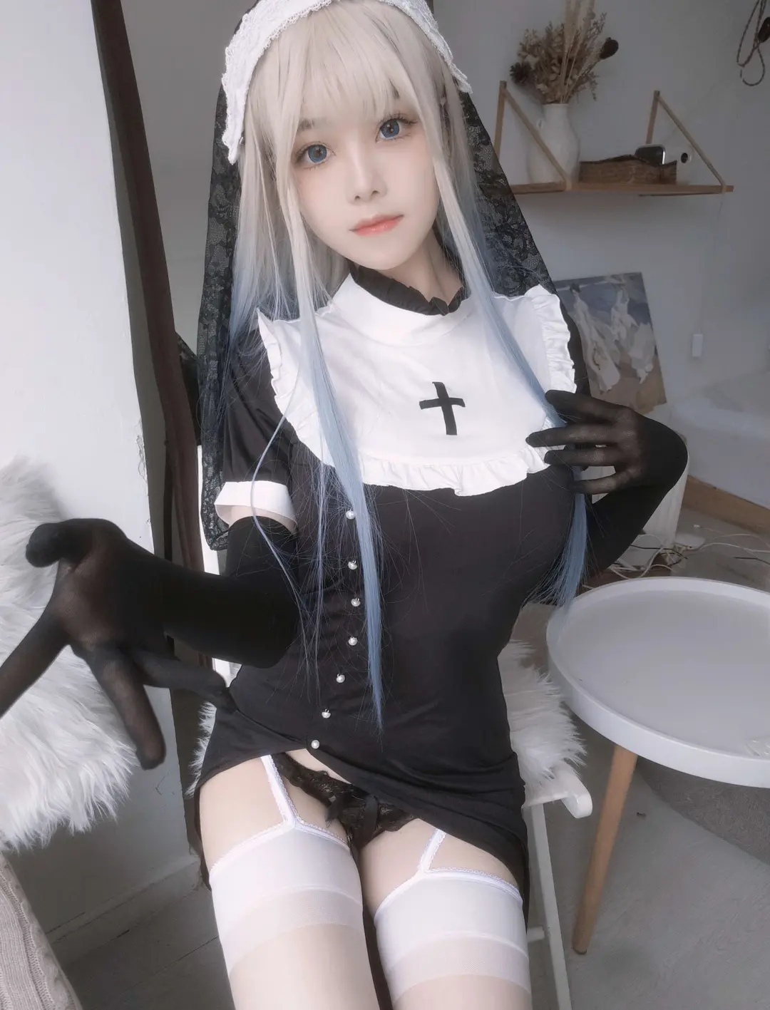 蜜汁猫裘 – 修女自拍 35P