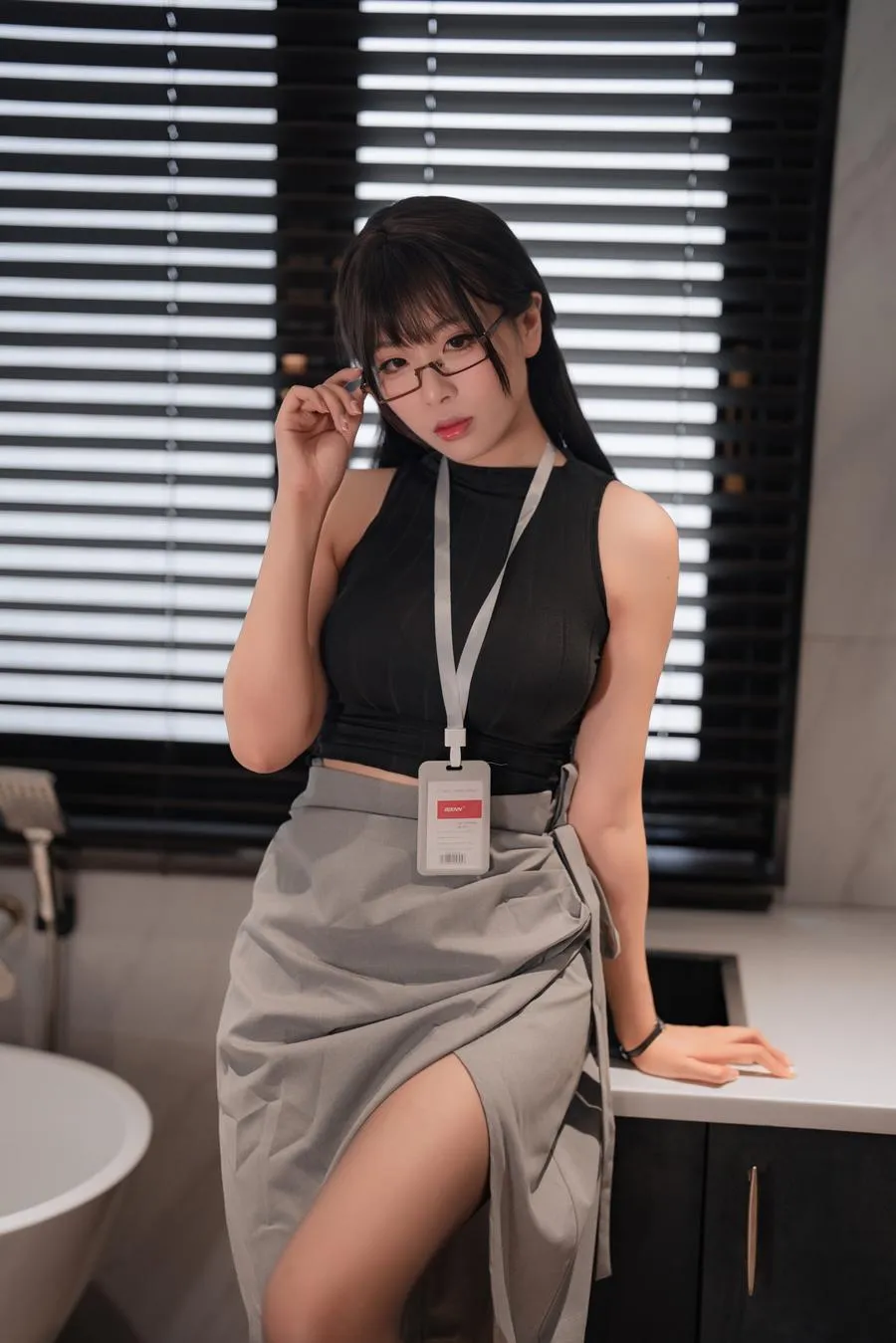 轩萧学姐 眼镜娘OL 85P 3V